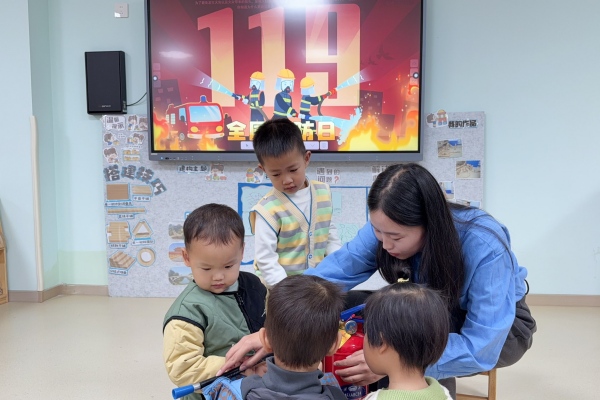 海州灣幼教集團上城幼兒園開展“消防知識潤童心，家園攜手護成長”主題活動.jpg